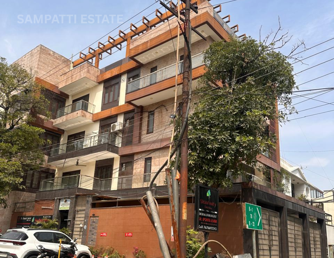 Corner Simplex Kothi Sale in Sector 36 Noida