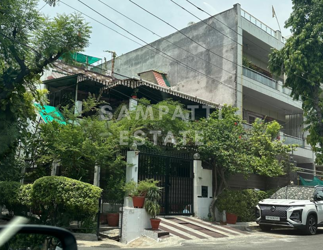 Corner House for Sale in Sector 55 Noida