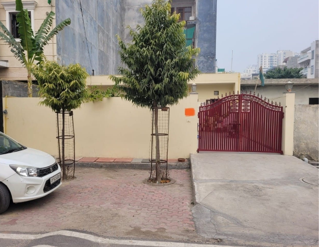 Plot in Noida